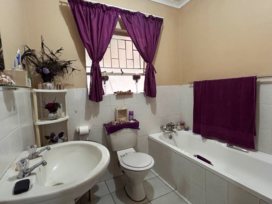 2 Bedroom Property for Sale in Kannoniers Park North West